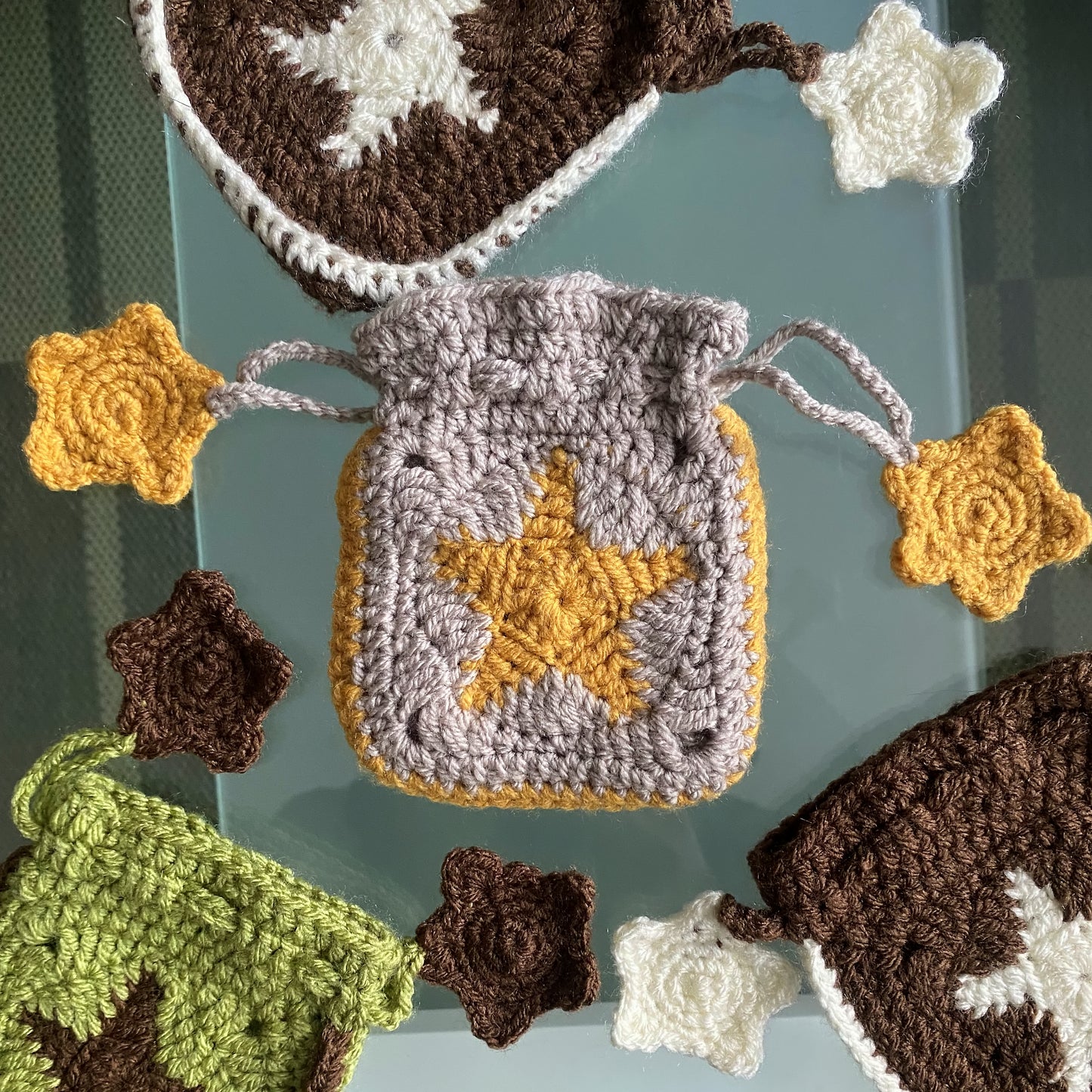 star pouch - beige and yellow